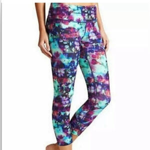 Size large Athleta Floral fade sonar capri activewear leggings style 438849
